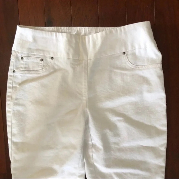 Ruby Rd. Women’s White Capris 6P - Picture 2 of 4